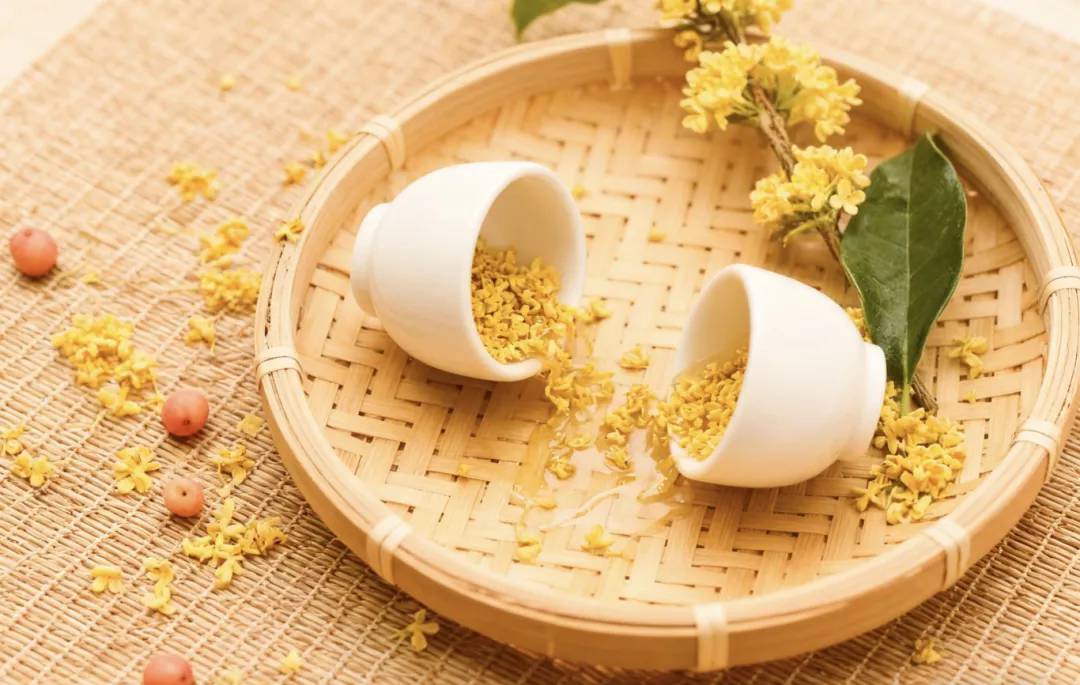 雁城桂花香，酥月映秋光